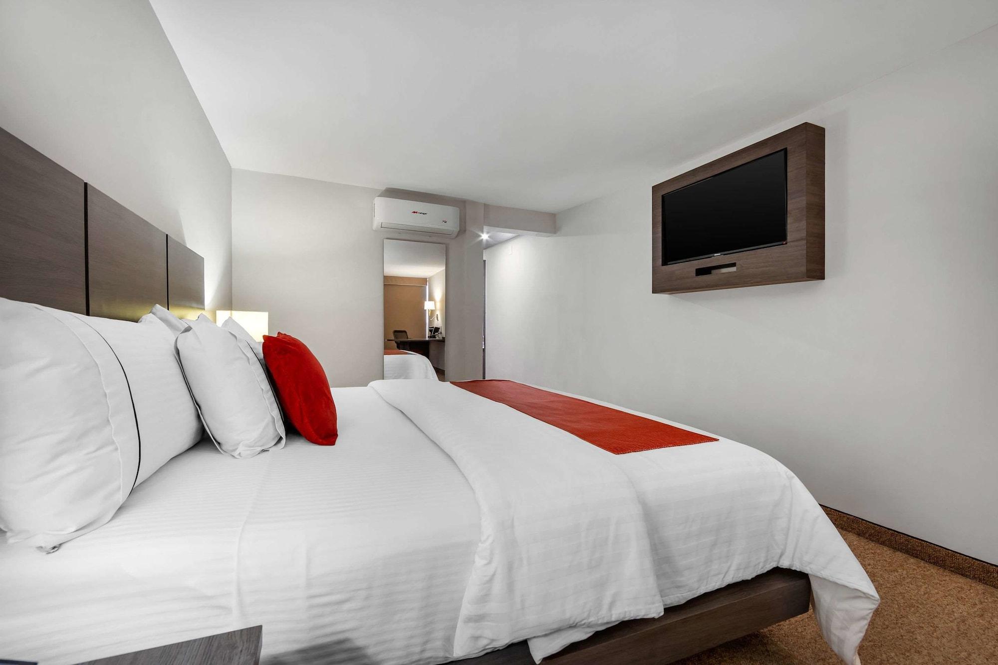Hotel Bewow Queretaro Ngoại thất bức ảnh