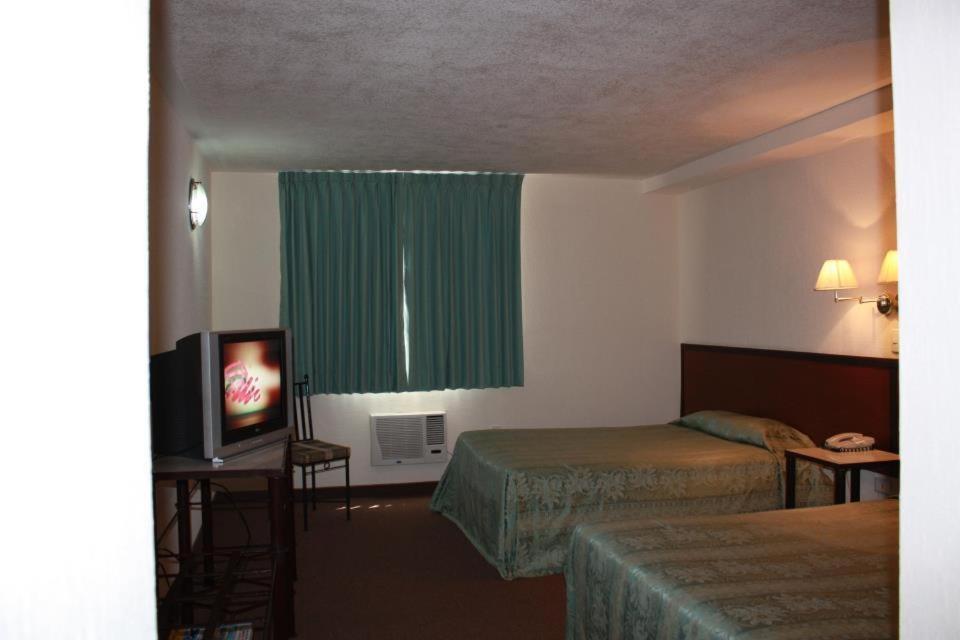 Hotel Bewow Queretaro Phòng bức ảnh