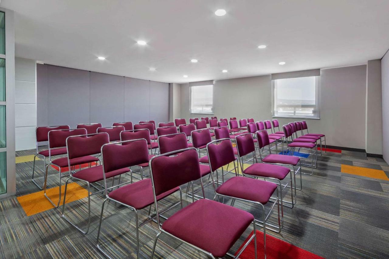 Hotel Bewow Queretaro Ngoại thất bức ảnh
