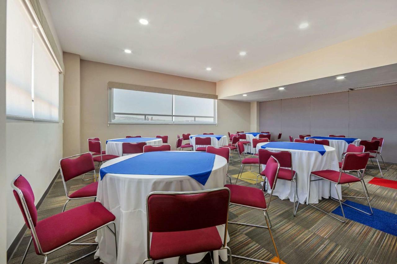 Hotel Bewow Queretaro Ngoại thất bức ảnh